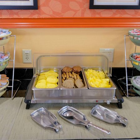 Quality Inn & Suites Lexington Buitenkant foto