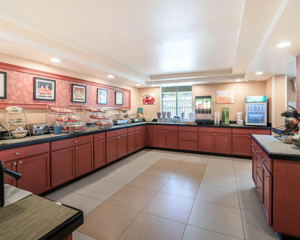 Quality Inn & Suites Lexington Buitenkant foto