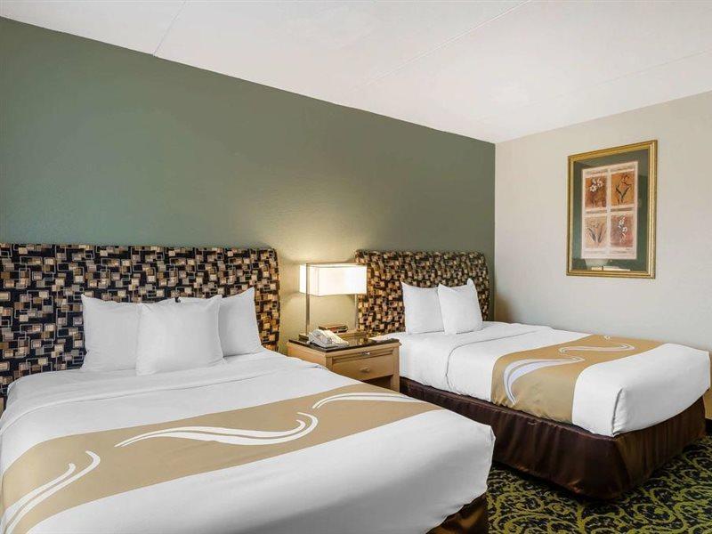 Quality Inn & Suites Lexington Buitenkant foto