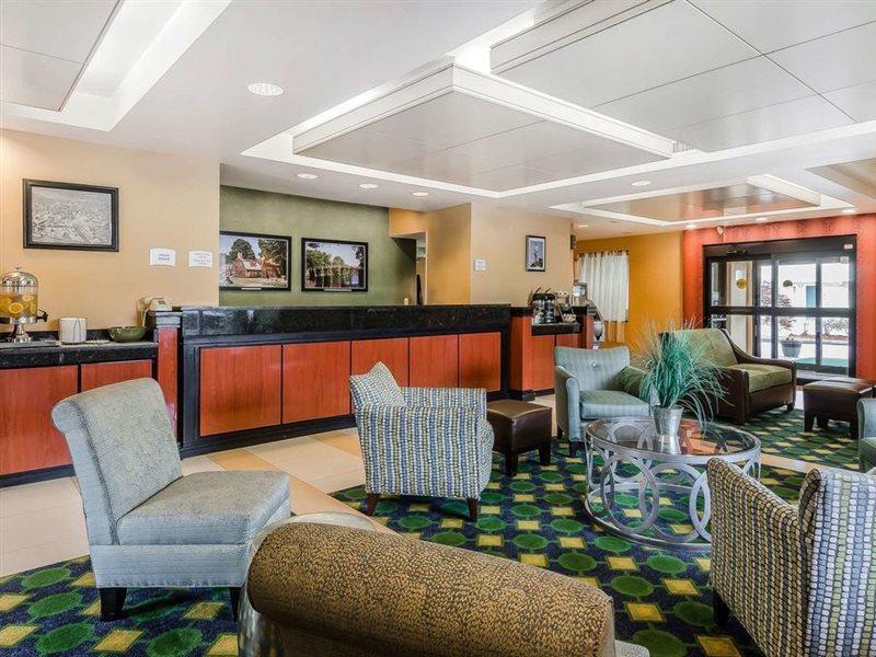 Quality Inn & Suites Lexington Buitenkant foto