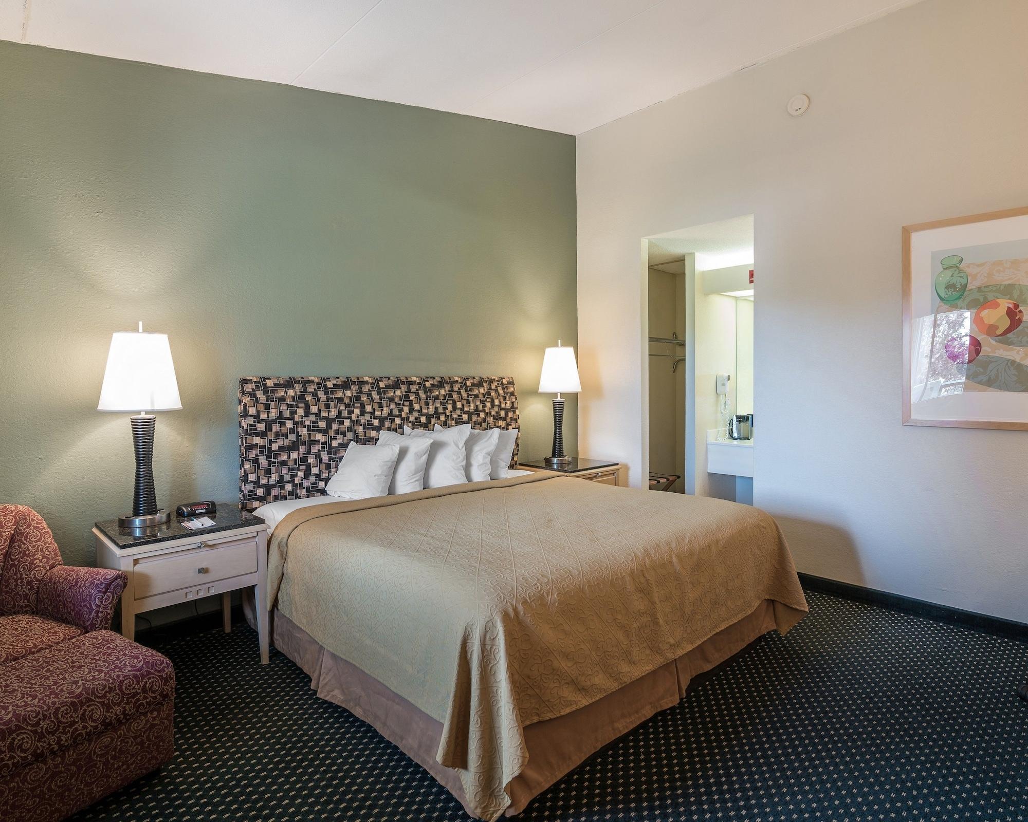 Quality Inn & Suites Lexington Buitenkant foto