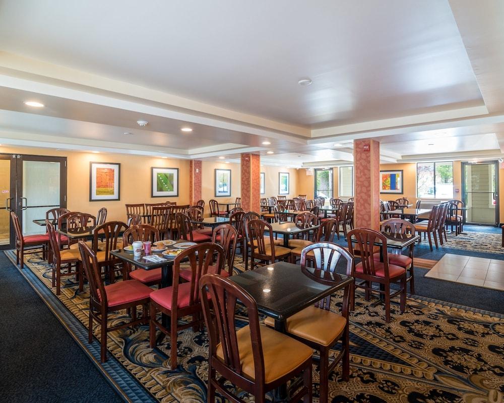 Quality Inn & Suites Lexington Buitenkant foto