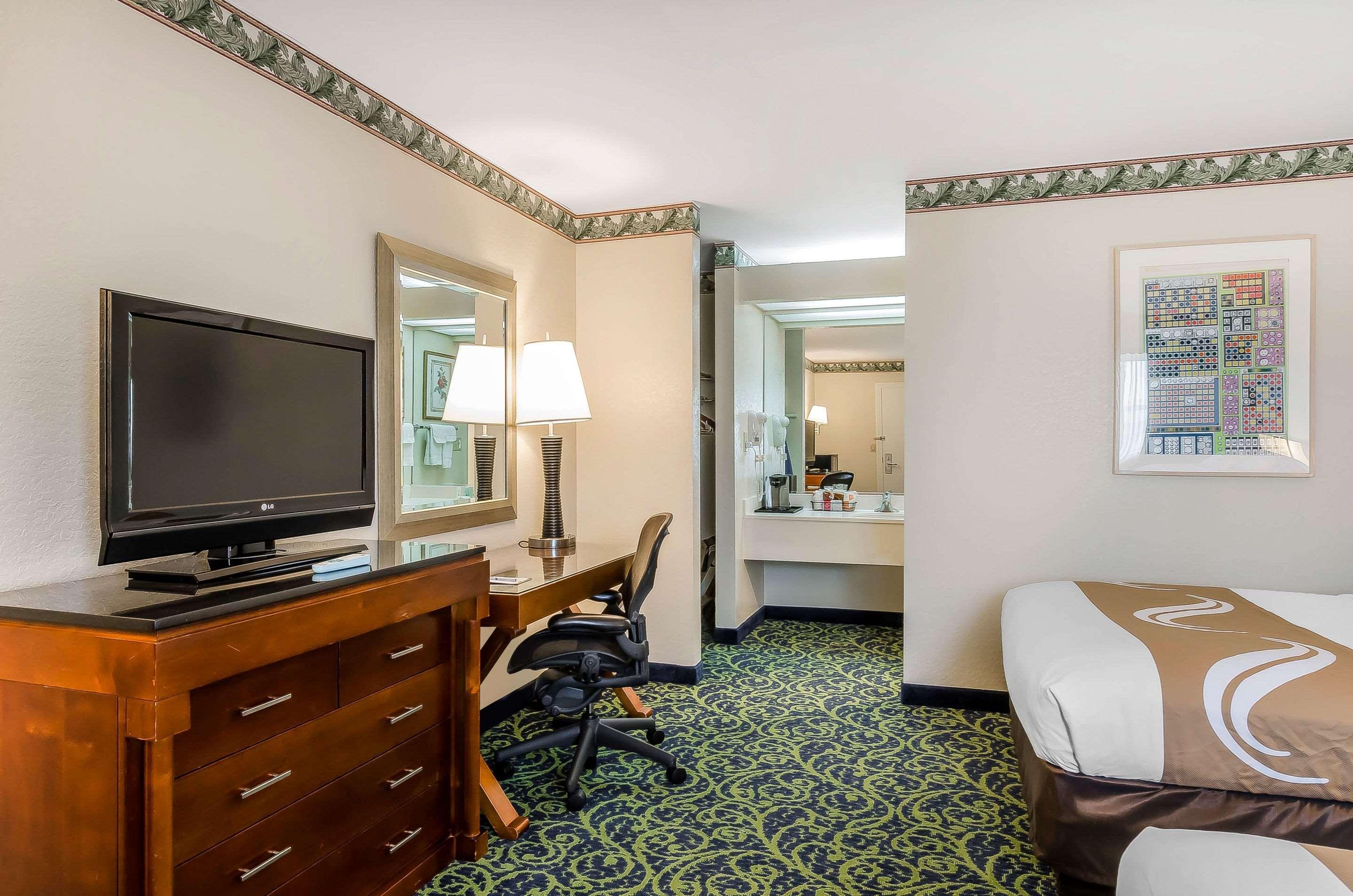 Quality Inn & Suites Lexington Buitenkant foto