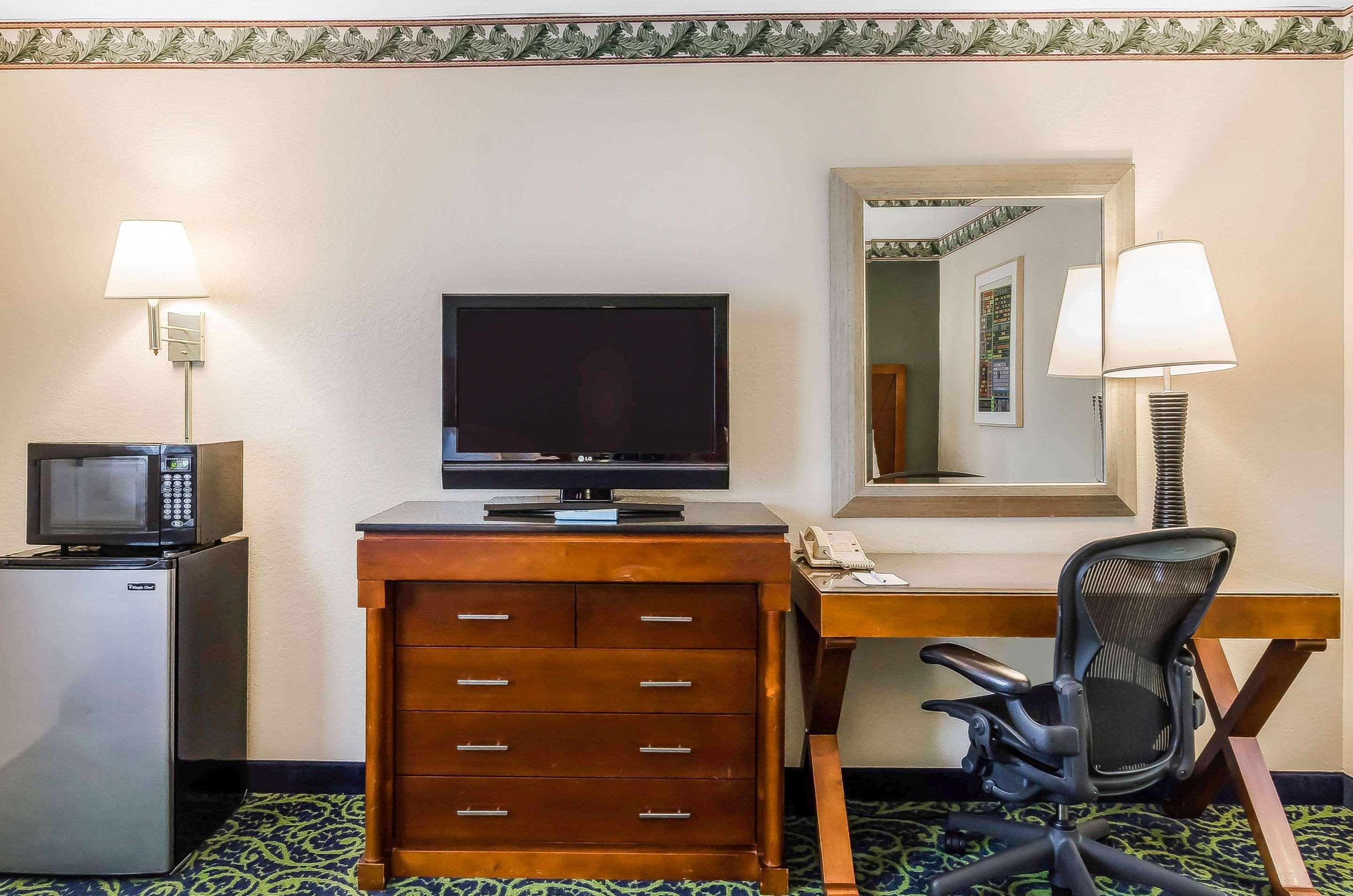 Quality Inn & Suites Lexington Buitenkant foto