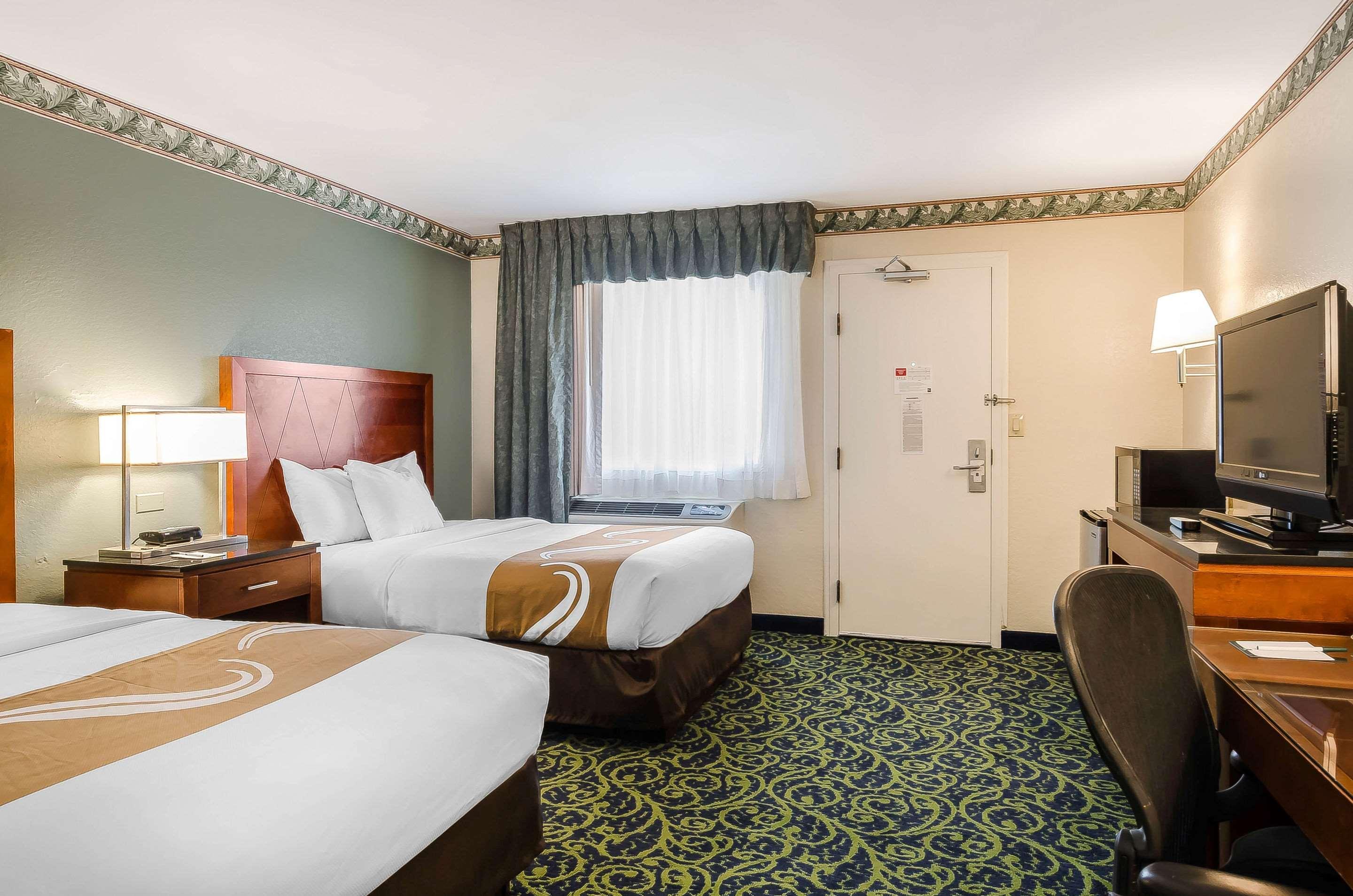Quality Inn & Suites Lexington Buitenkant foto