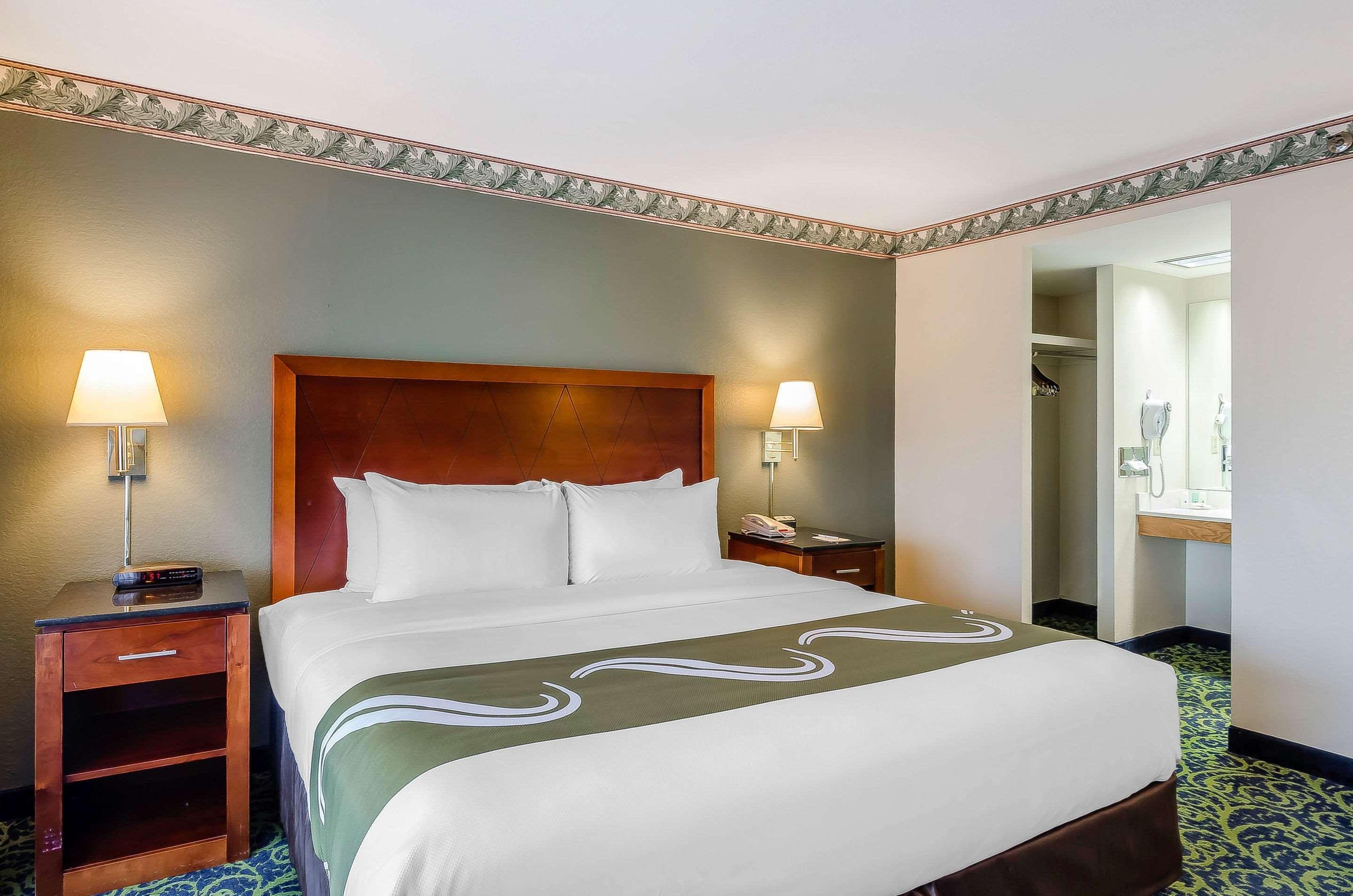 Quality Inn & Suites Lexington Buitenkant foto