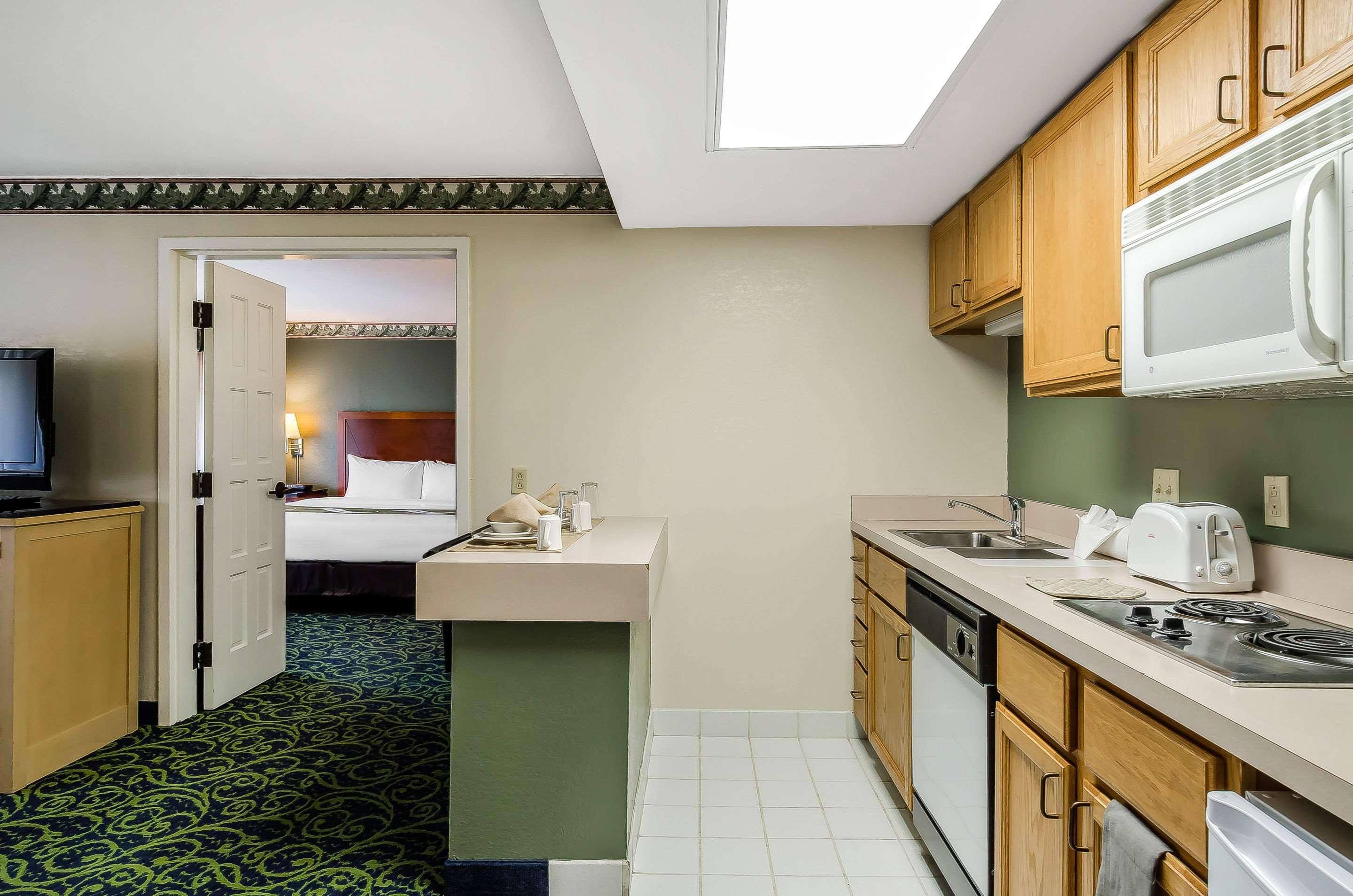 Quality Inn & Suites Lexington Buitenkant foto
