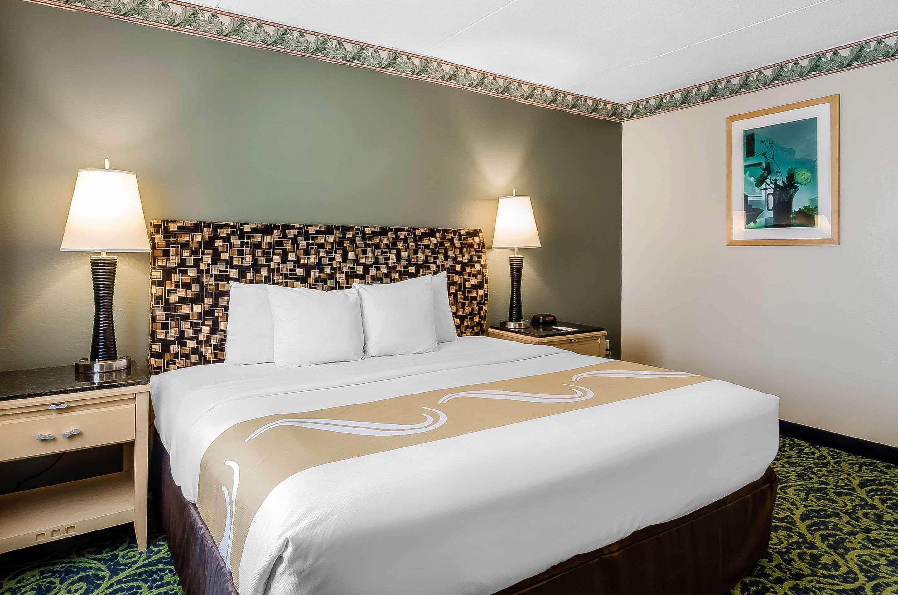 Quality Inn & Suites Lexington Buitenkant foto
