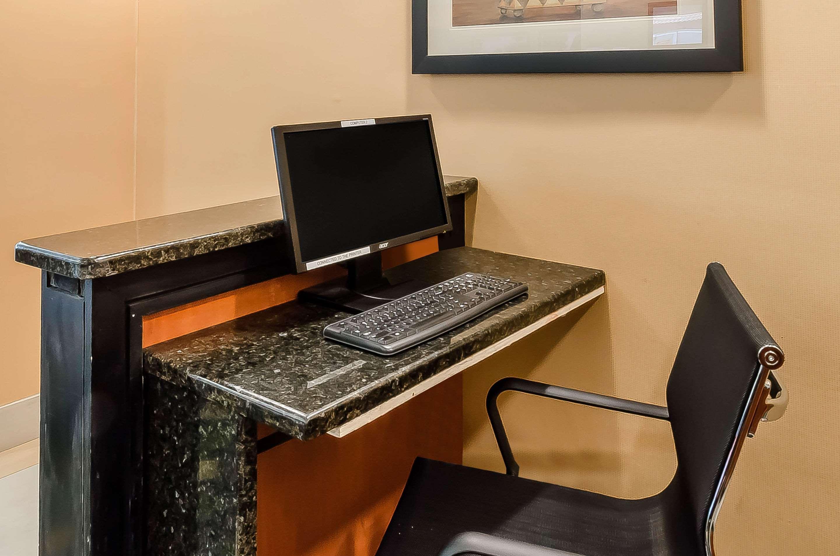 Quality Inn & Suites Lexington Buitenkant foto
