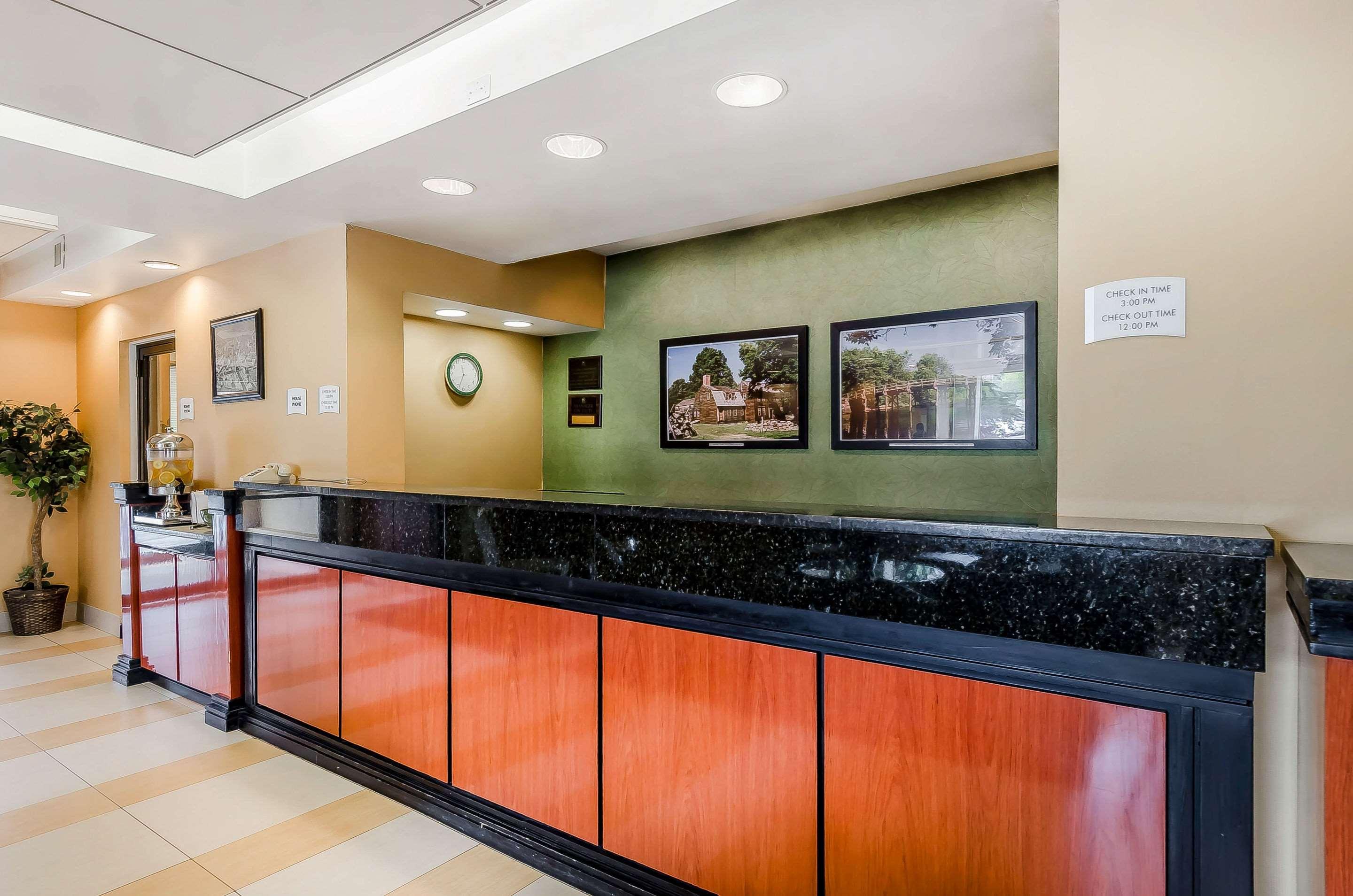 Quality Inn & Suites Lexington Buitenkant foto