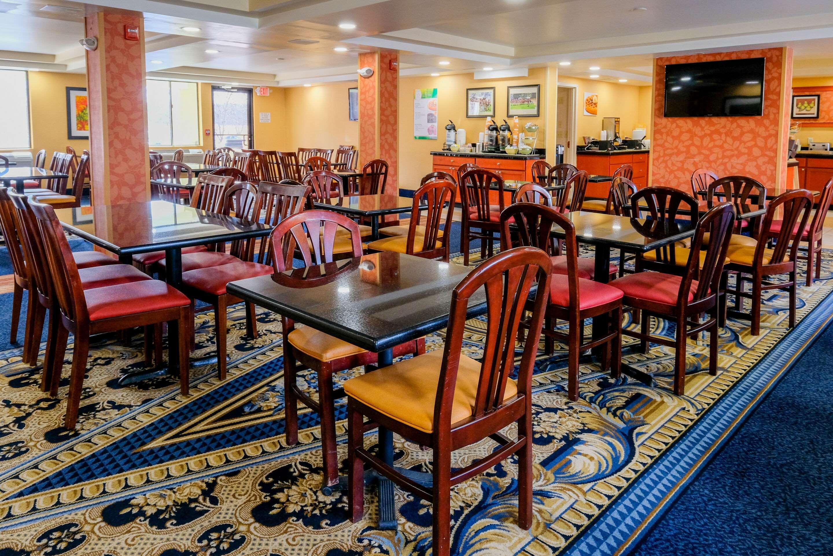 Quality Inn & Suites Lexington Buitenkant foto
