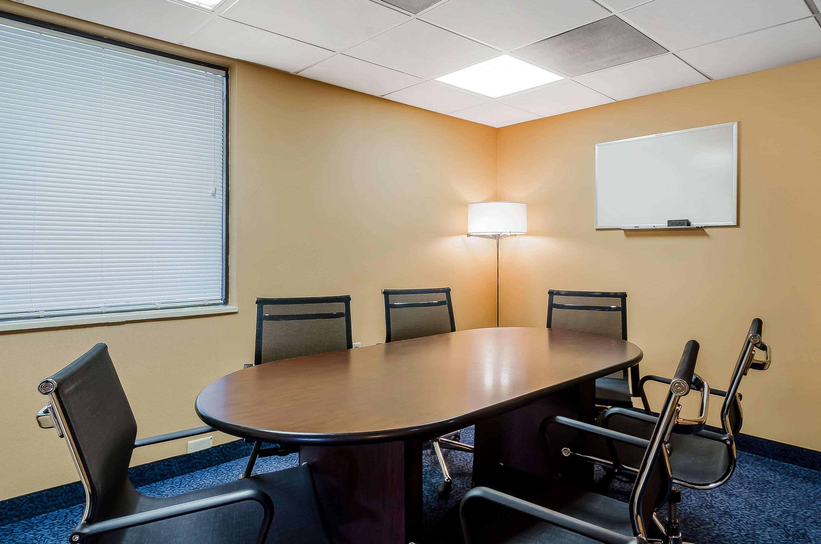 Quality Inn & Suites Lexington Buitenkant foto
