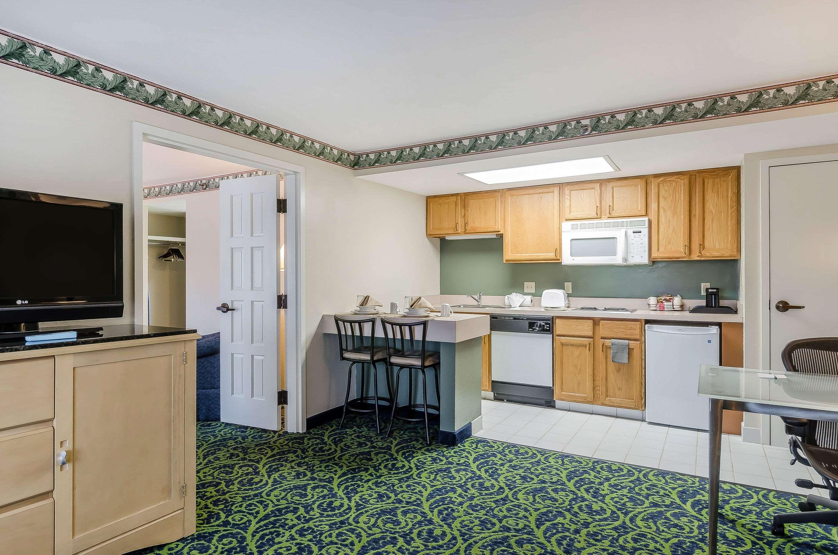 Quality Inn & Suites Lexington Buitenkant foto