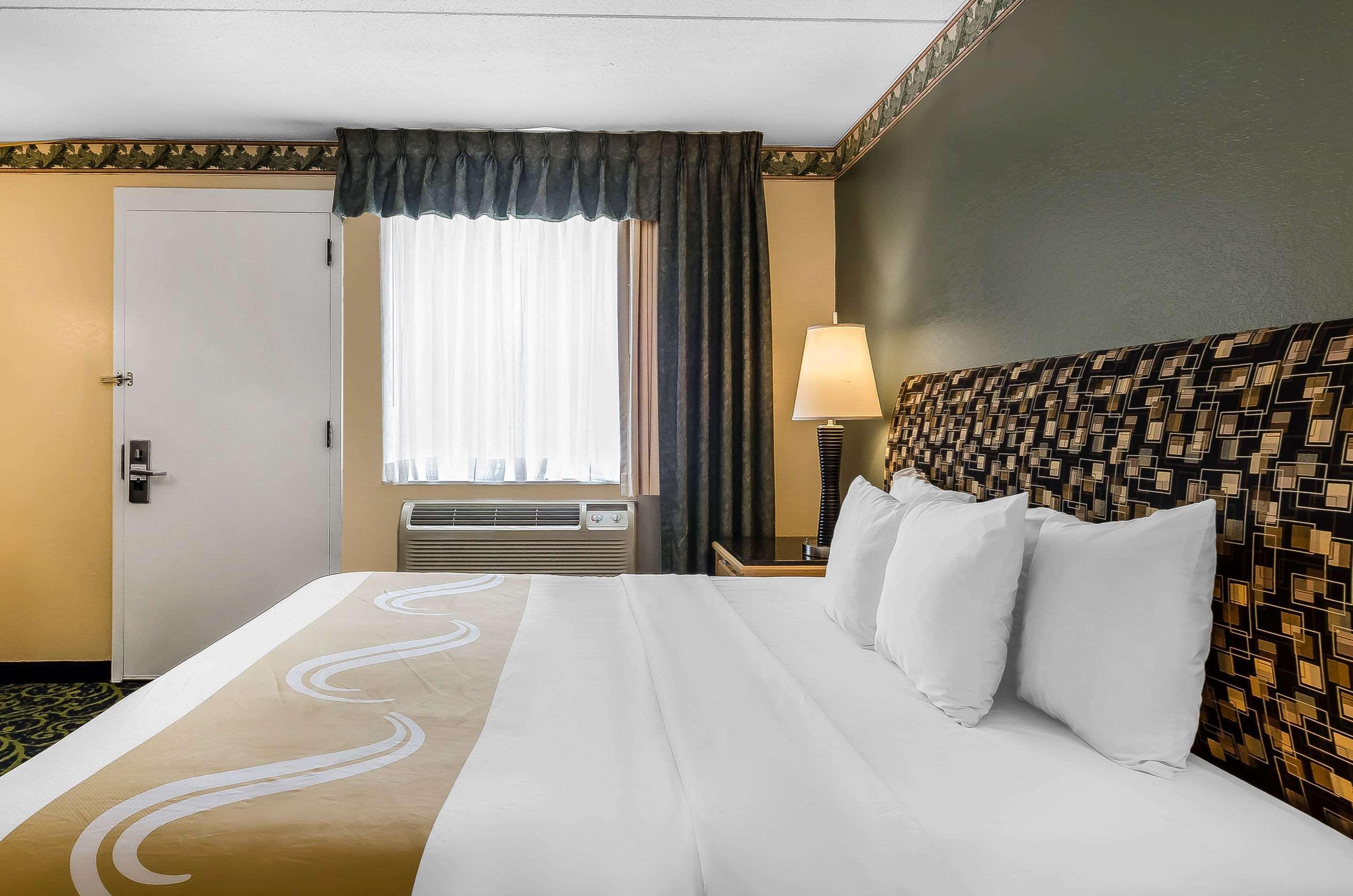 Quality Inn & Suites Lexington Buitenkant foto