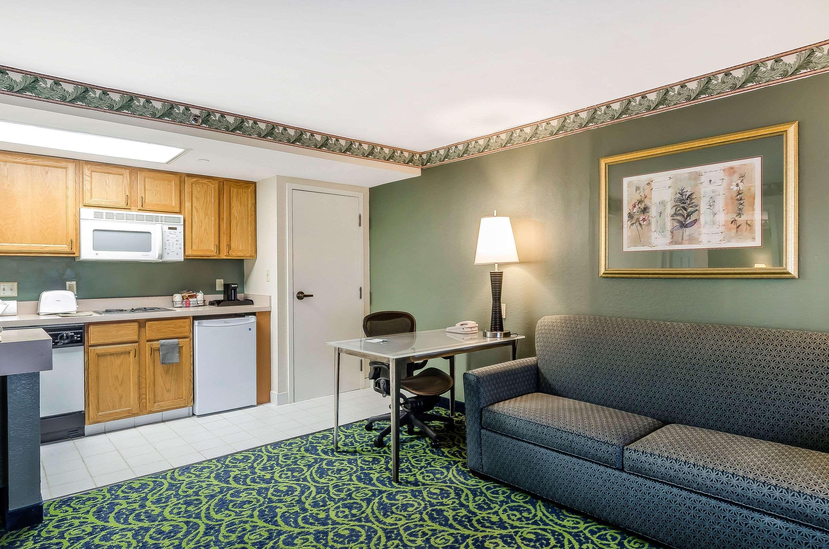 Quality Inn & Suites Lexington Buitenkant foto