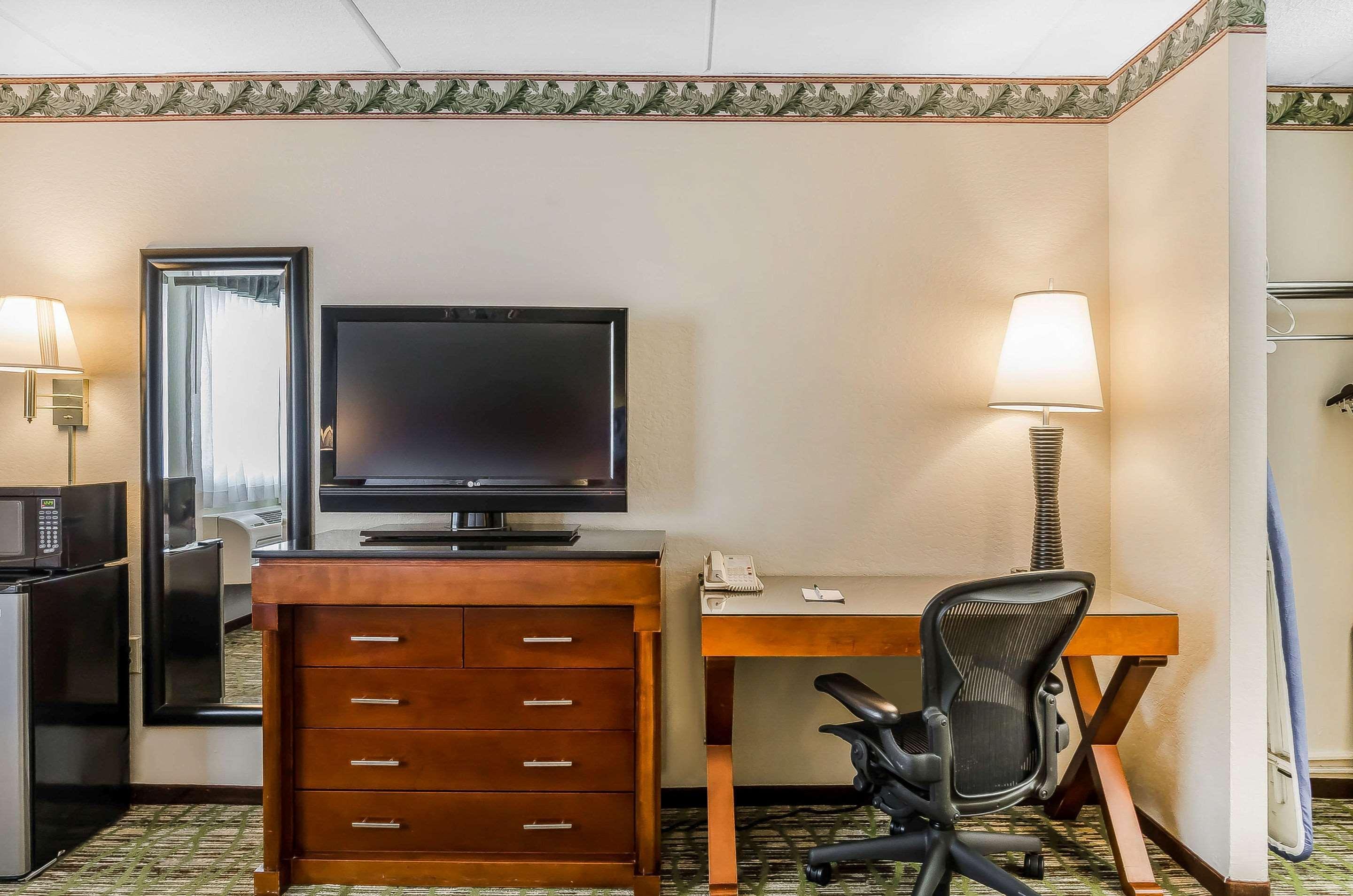 Quality Inn & Suites Lexington Buitenkant foto