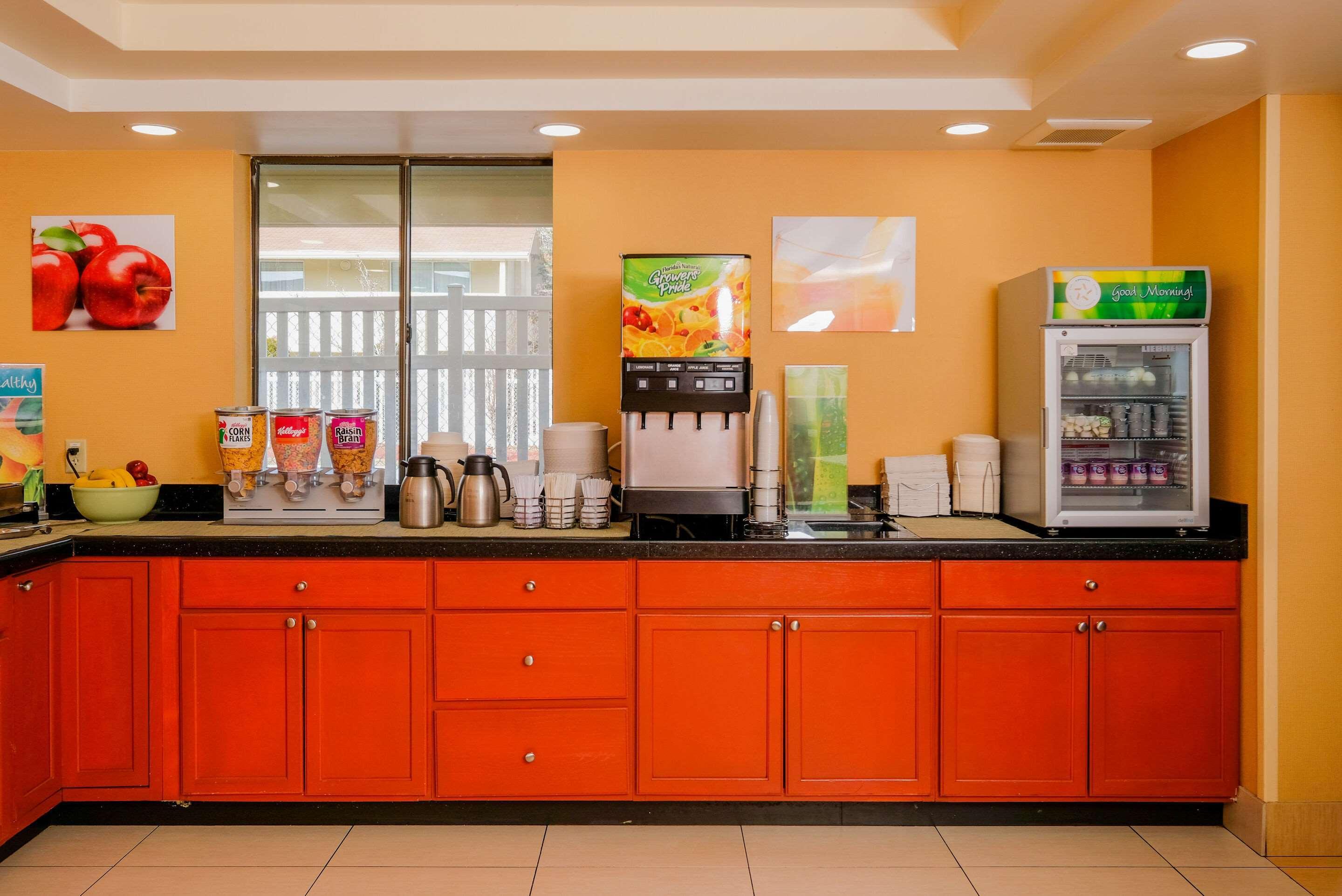 Quality Inn & Suites Lexington Buitenkant foto