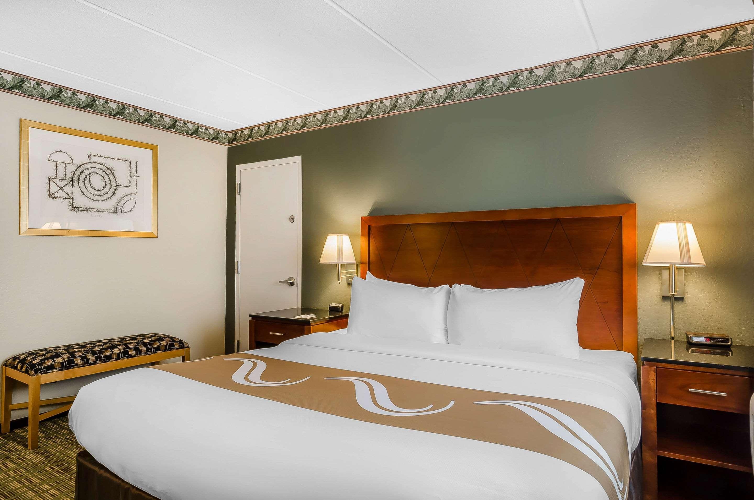 Quality Inn & Suites Lexington Buitenkant foto