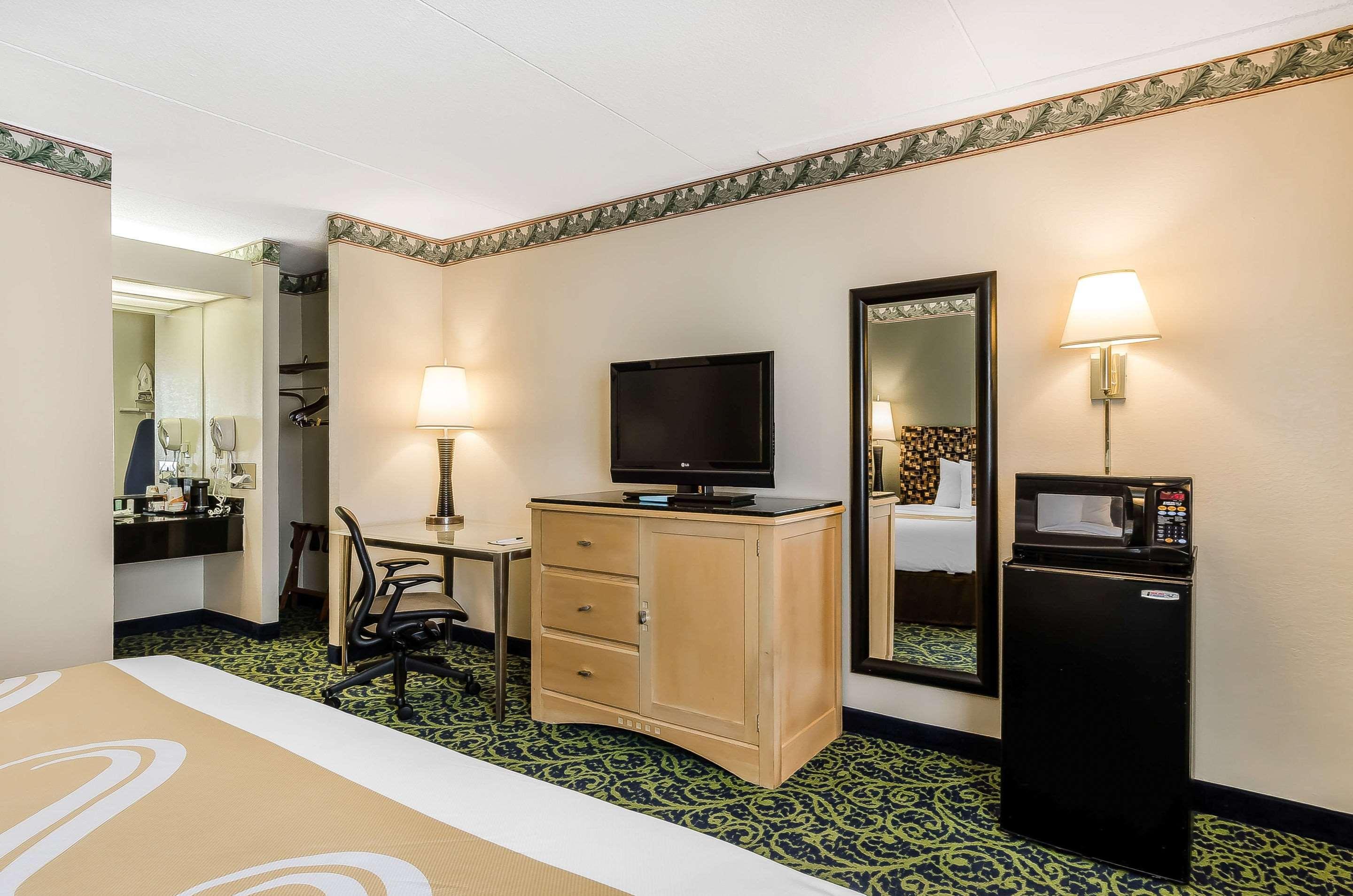 Quality Inn & Suites Lexington Buitenkant foto