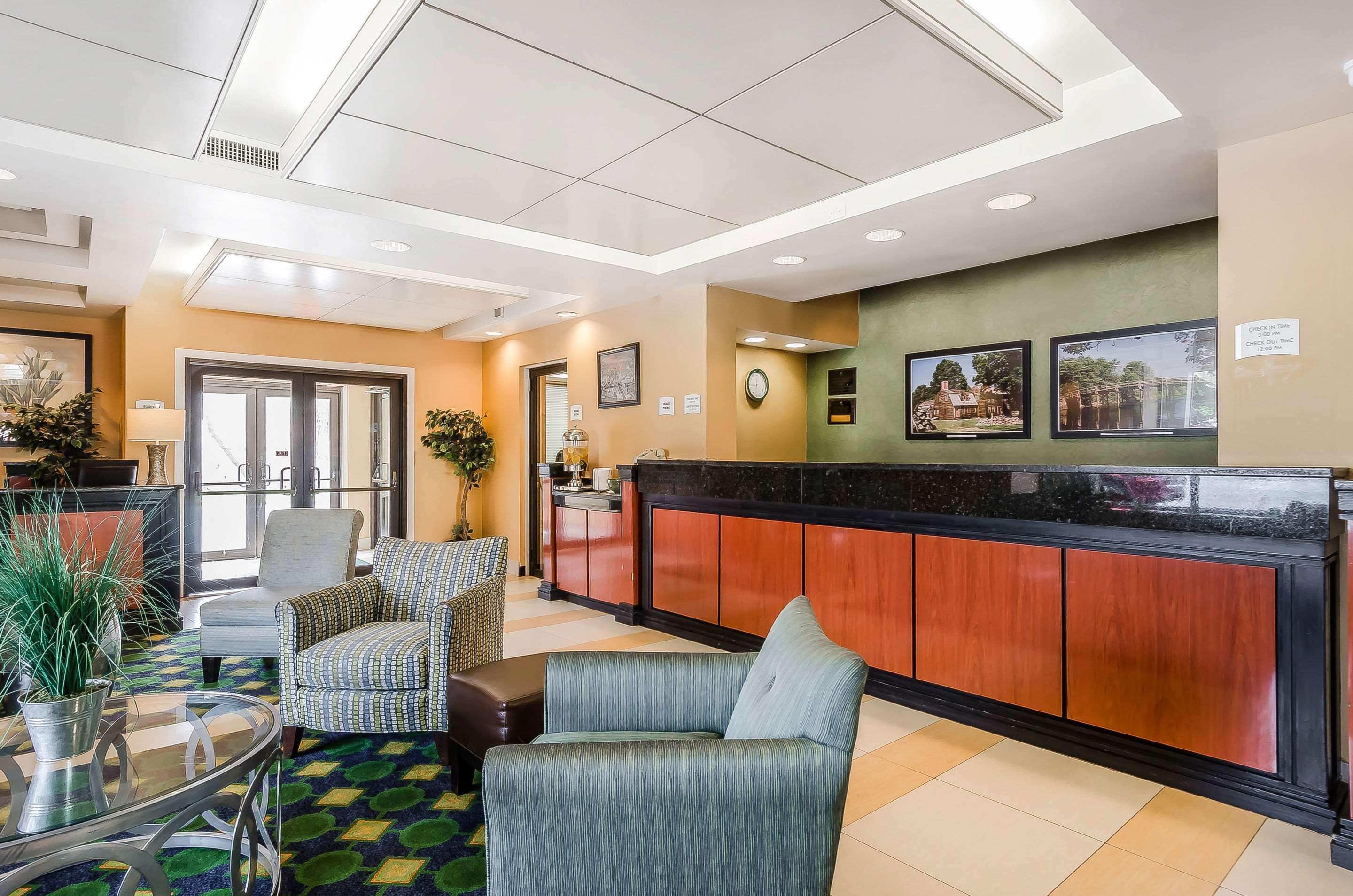 Quality Inn & Suites Lexington Buitenkant foto