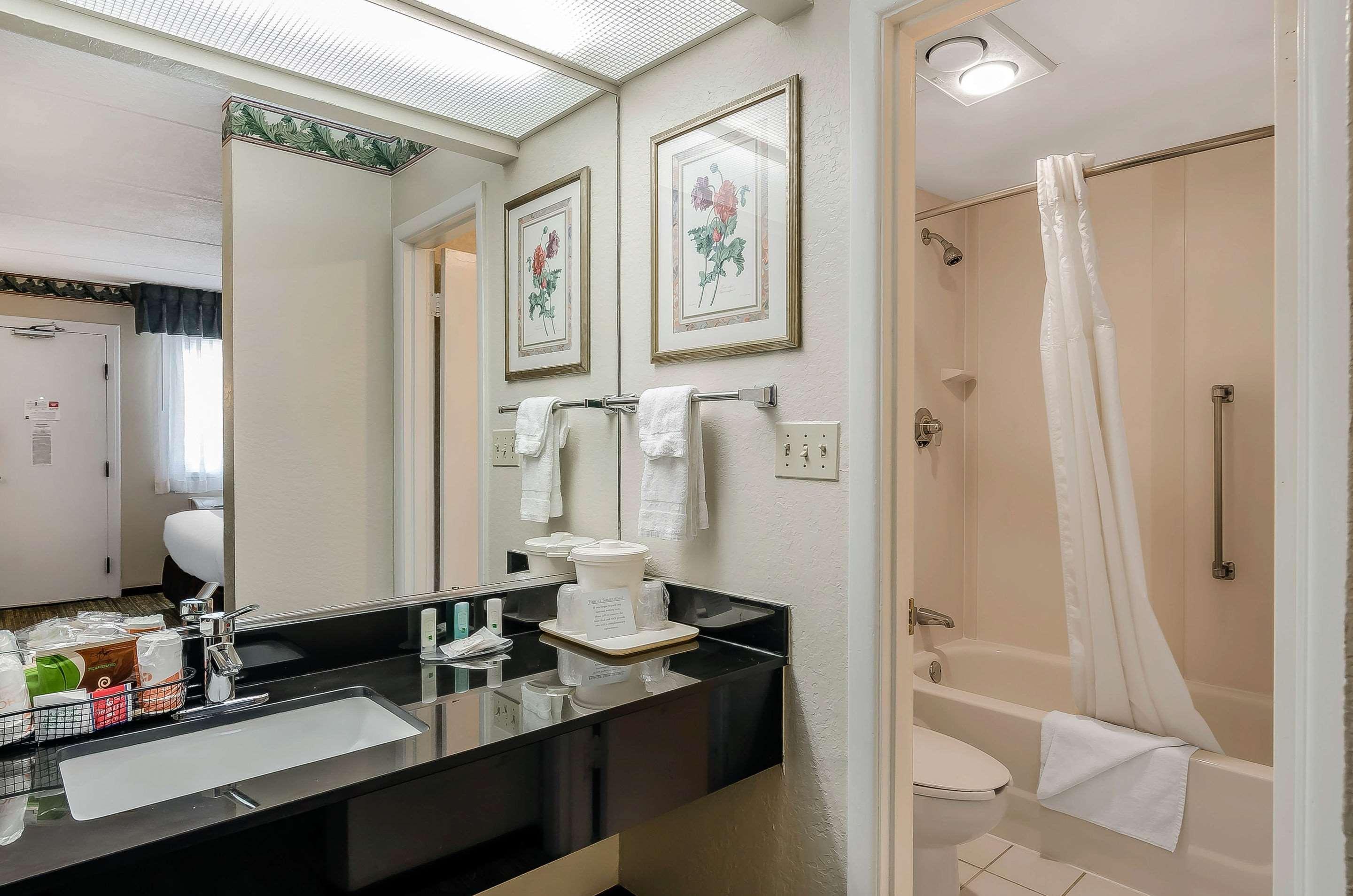 Quality Inn & Suites Lexington Buitenkant foto