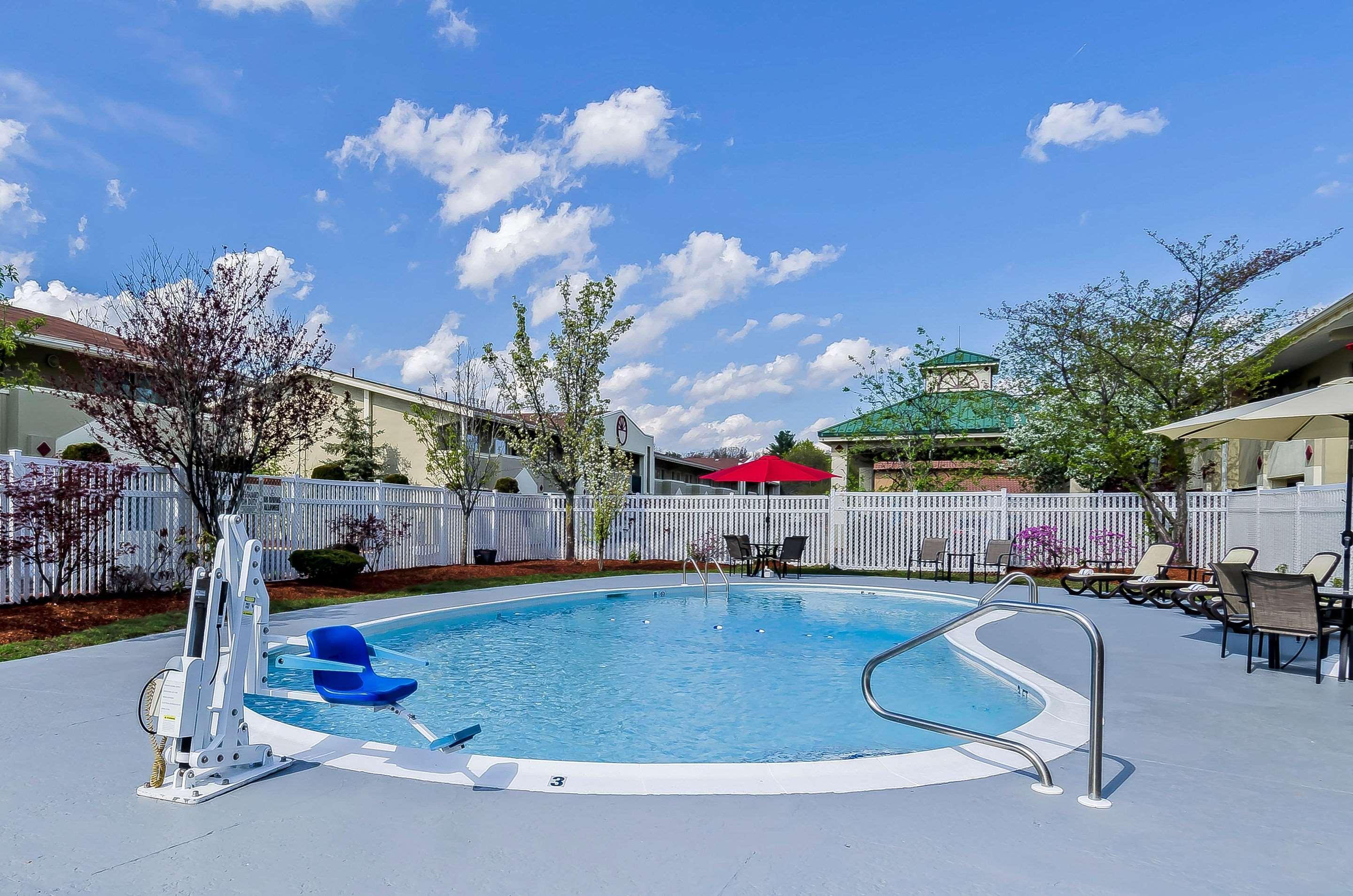Quality Inn & Suites Lexington Buitenkant foto