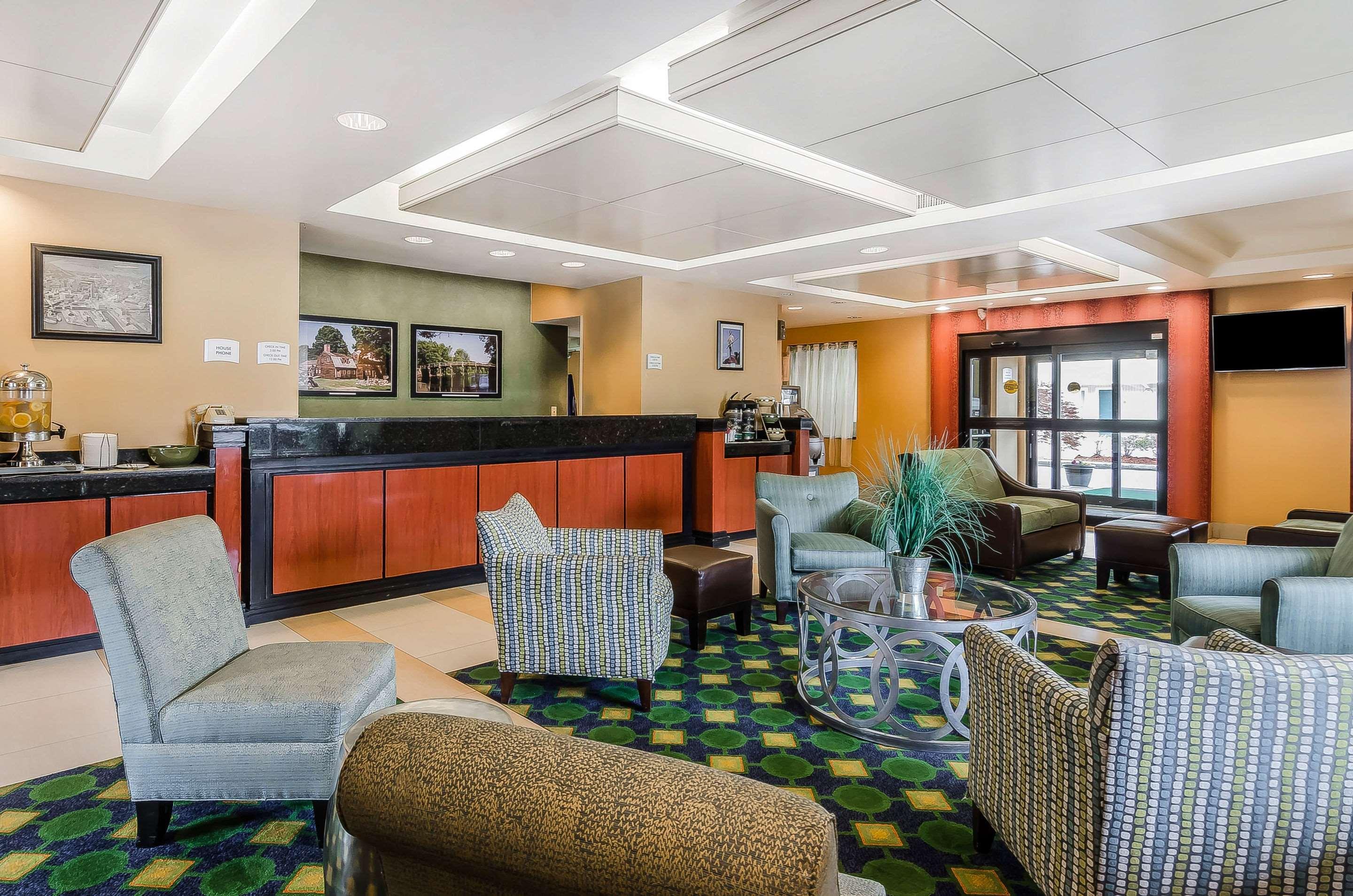 Quality Inn & Suites Lexington Buitenkant foto