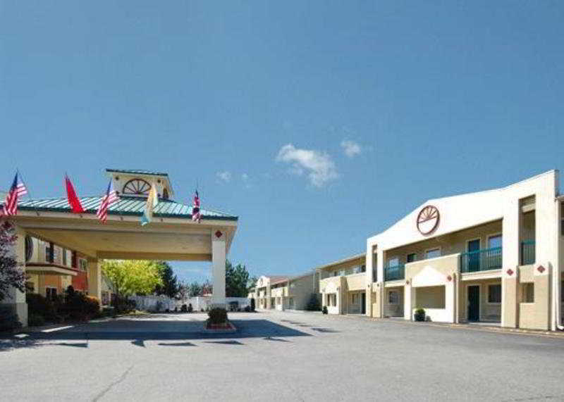Quality Inn & Suites Lexington Buitenkant foto