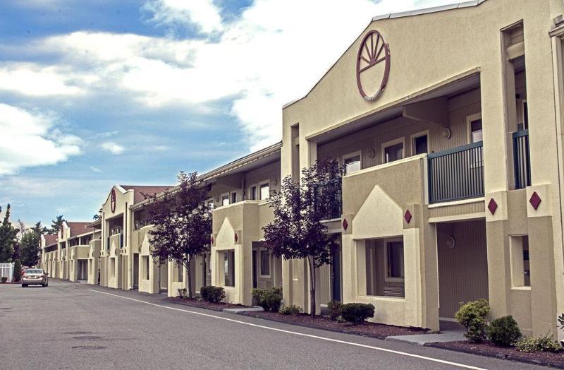 Quality Inn & Suites Lexington Buitenkant foto