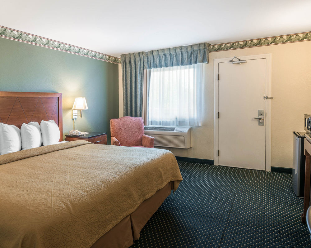 Quality Inn & Suites Lexington Buitenkant foto