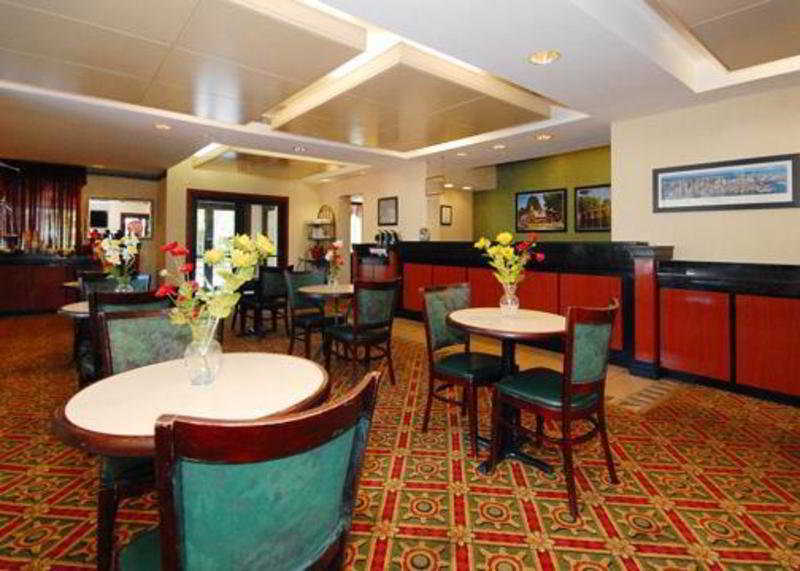 Quality Inn & Suites Lexington Buitenkant foto