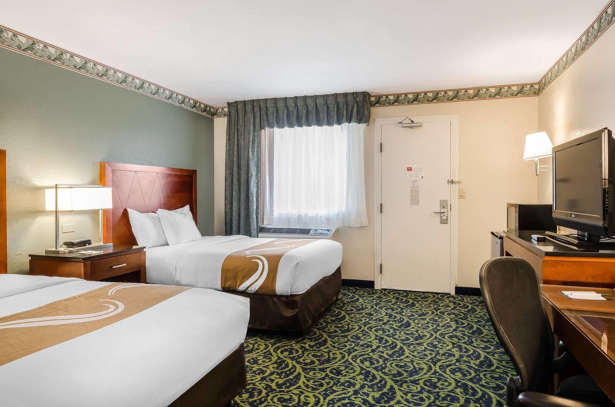 Quality Inn & Suites Lexington Buitenkant foto