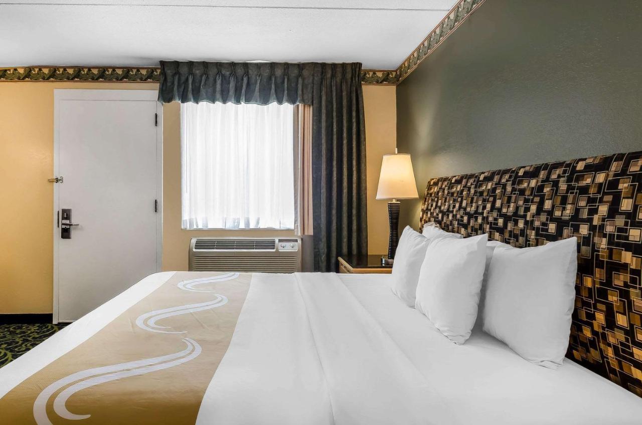 Quality Inn & Suites Lexington Buitenkant foto